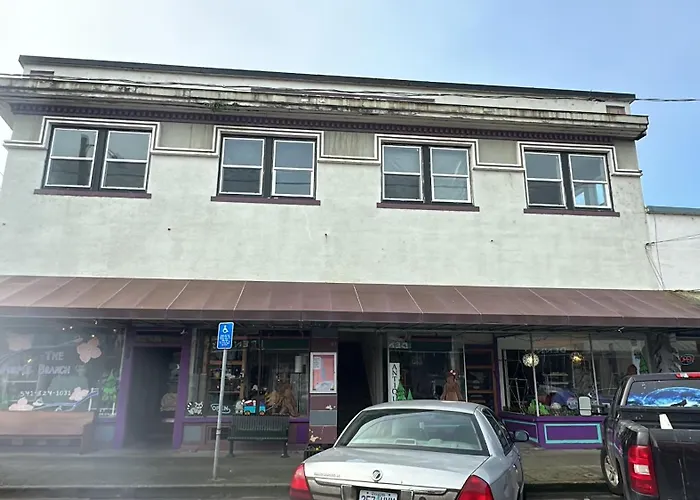 First Street Hotel